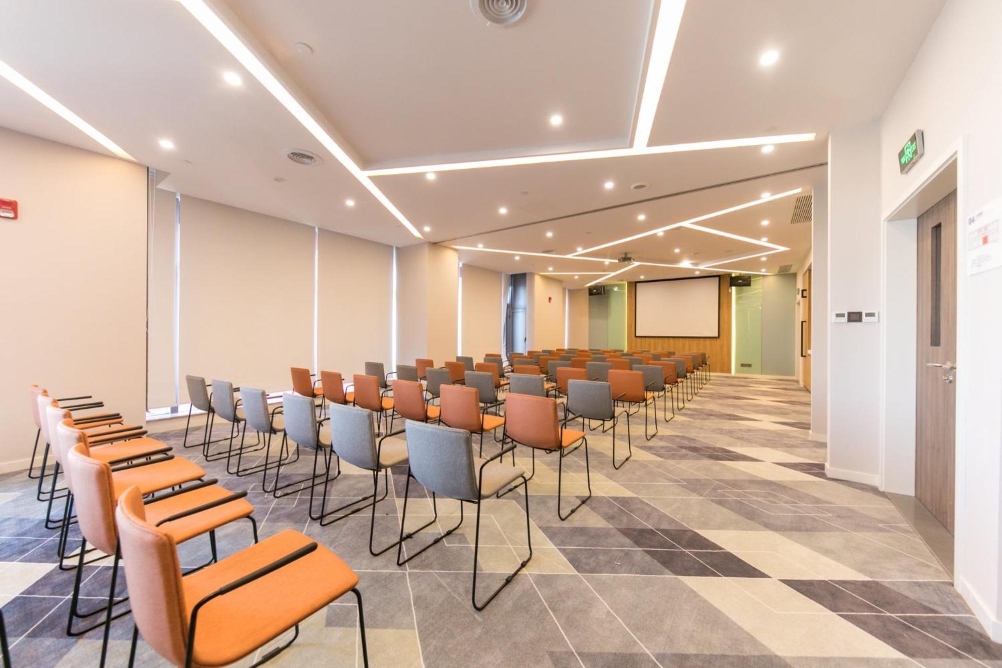Holiday Inn Express Shanghai Tangzhen By Ihg - 20 Mins To Disney Land Zewnętrze zdjęcie